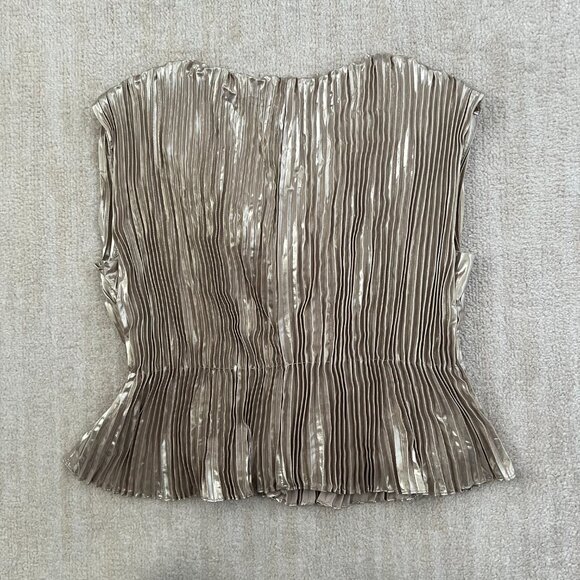 Banana Republic Lena V Neck Sleeveless Pleated Blouse Top M Gold Festive Holiday - Picture 4 of 7